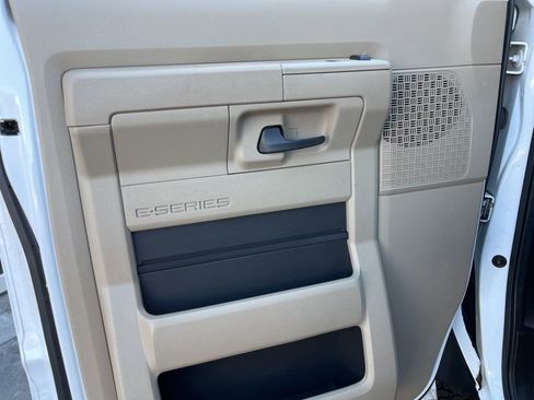 Used 2009 Ford E-350 and Econoline 350 XL image 31