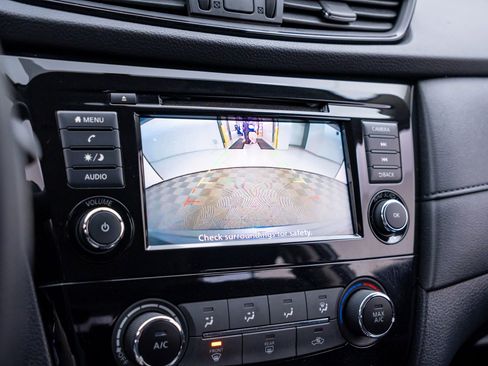 Used 2018 Nissan Rogue S AWD/4WD image 22