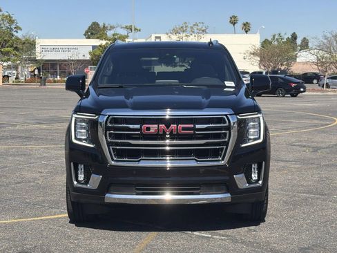 Used 2023 GMC Yukon SLT w/ SLT Premium Package image 2