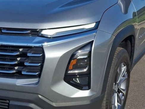 Used 2026 Chevrolet Equinox LT FWD image 9
