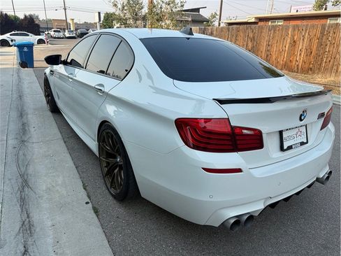 Used 2015 BMW M5 RWD image 43