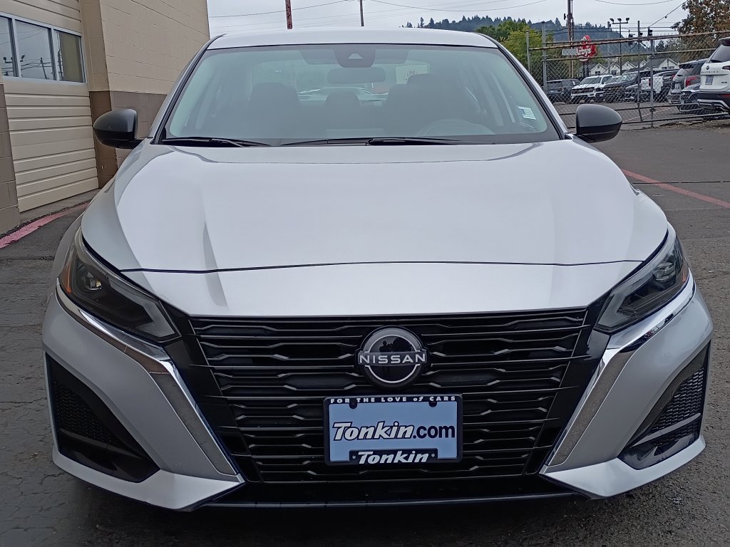 Used 2025 Nissan Altima 2.5 SV FWD image 13
