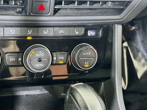 Used 2021 Volkswagen Jetta SE w/ SE Cold Weather Package FWD image 19