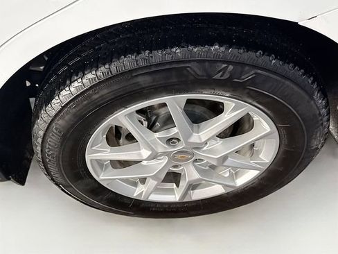 Used 2023 Chevrolet Equinox LT image 30