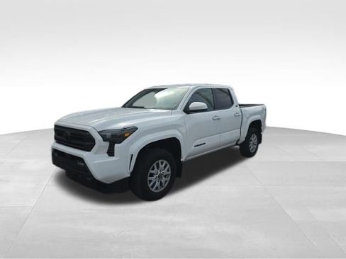 Used 2025 Toyota Tacoma SR5 AWD/4WD image 4