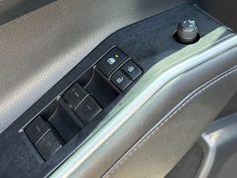 Used 2022 Toyota Highlander XLE FWD image 21