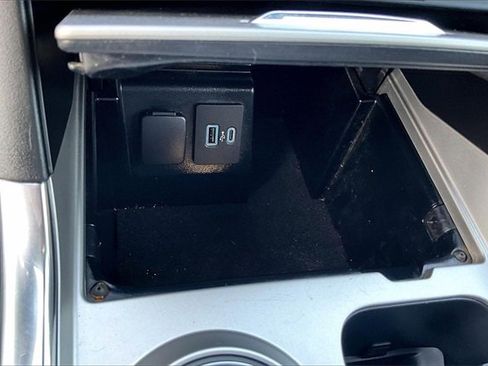 Used 2022 Ford Explorer Limited image 21