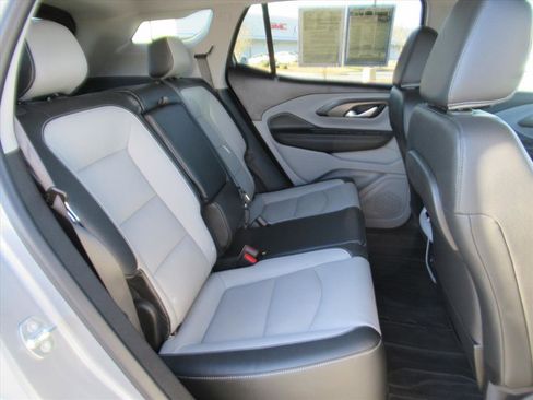 Used 2023 GMC Terrain SLT w/ LPO, Floor Liner Package image 28