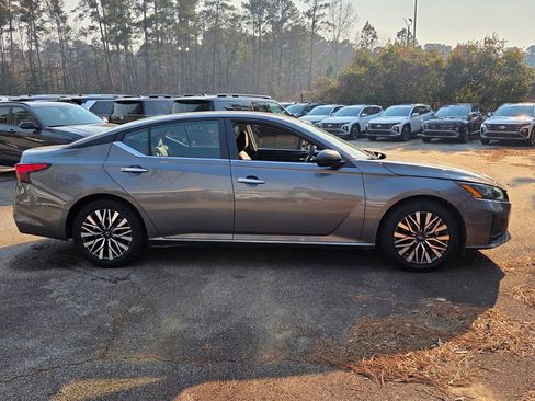 Used 2024 Nissan Altima 2.5 SV image 13