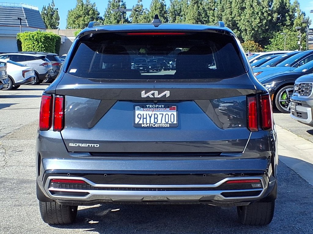 Certified 2023 Kia Sorento SX FWD image 5