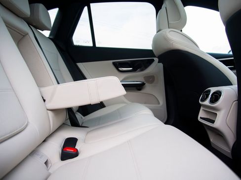 New 2026 Mercedes-Benz GLC 300 4MATIC image 14