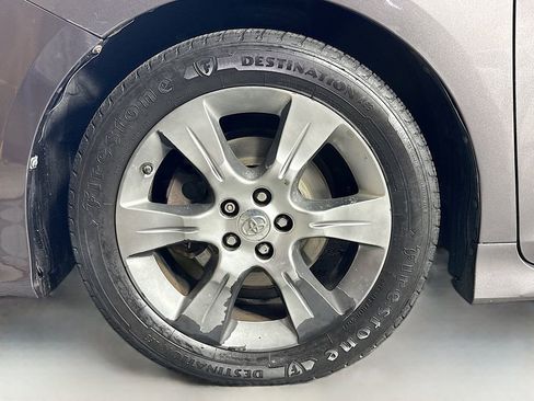 Used 2014 Toyota Sienna SE image 31