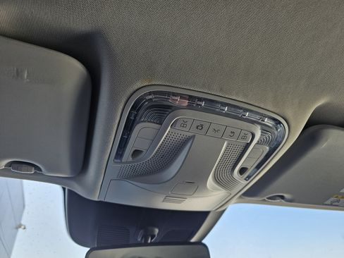 Used 2023 Mercedes-Benz Metris Passenger image 19