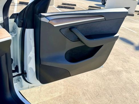 Used 2025 Tesla Model Y Long Range AWD/4WD image 40