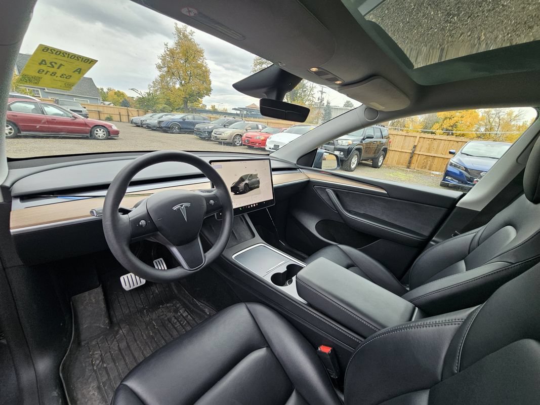 Used 2023 Tesla Model Y Performance AWD/4WD image 2