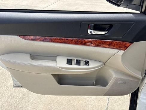 Used 2012 Subaru Outback 3.6R Limited w/ Moonroof Pkg image 12