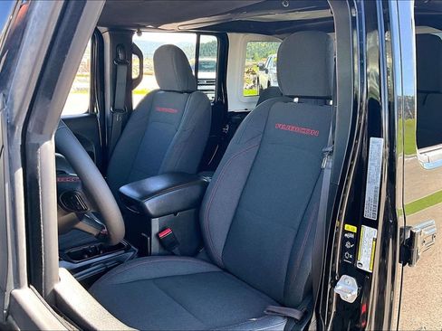 Used 2024 Jeep Wrangler Unlimited Rubicon AWD/4WD image 25