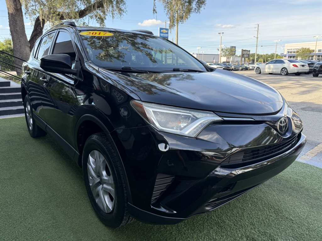 Used 2017 Toyota RAV4 LE FWD image 3