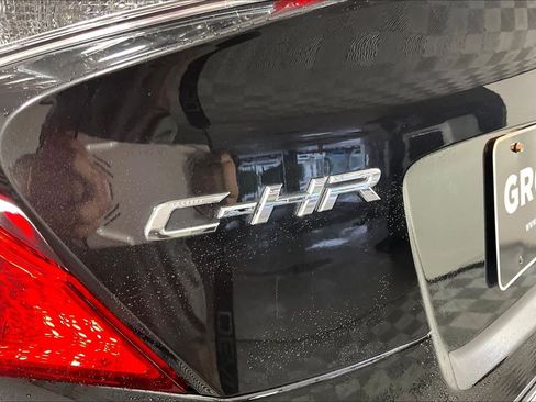 Used 2020 Toyota C-HR LE FWD image 29