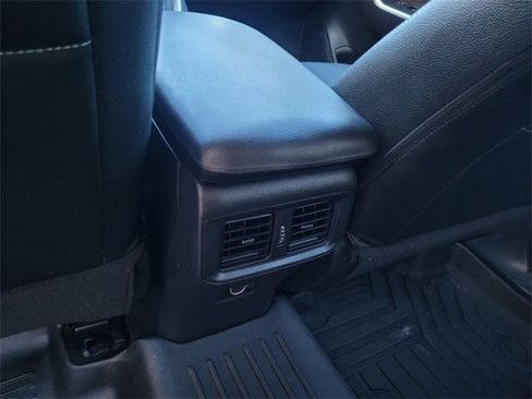 Used 2022 Toyota RAV4 LE image 6