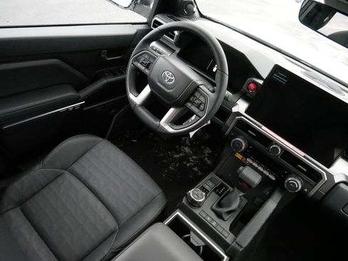 Certified 2025 Toyota 4Runner TRD Off-Road Premium image 9