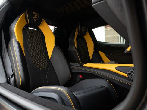 Used 2024 Lamborghini Revuelto AWD/4WD image 23