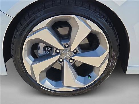 Used 2018 Honda Accord Touring image 25