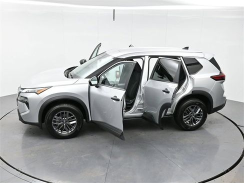 Used 2024 Nissan Rogue S image 39