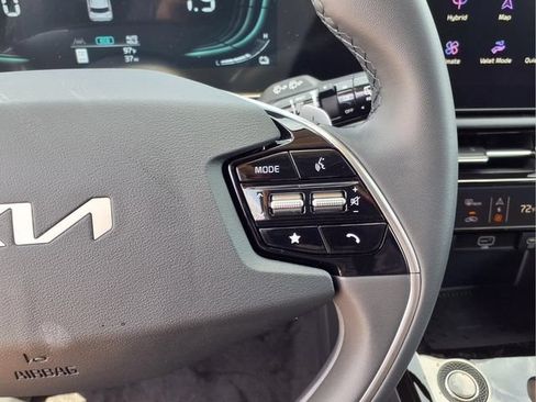 New 2026 Kia Niro EX FWD image 10
