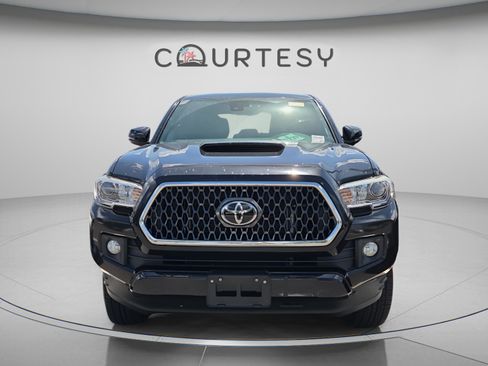 Used 2019 Toyota Tacoma TRD Sport AWD/4WD image 4