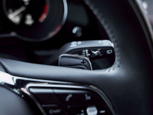 Used 2022 Bentley Bentayga image 57