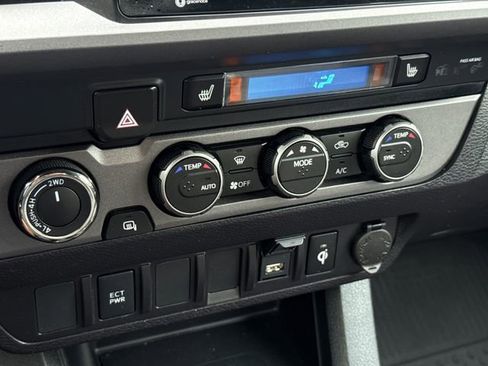 Used 2022 Toyota Tacoma TRD Sport w/ TRD Premium Sport Package AWD/4WD image 24