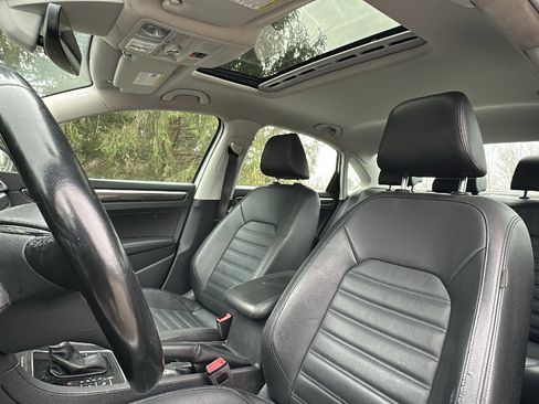 Used 2018 Volkswagen Passat 2.0T SEL Premium FWD image 13