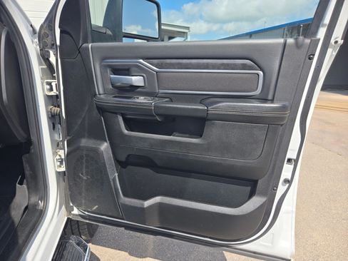 Used 2024 RAM 2500 Big Horn AWD/4WD image 27