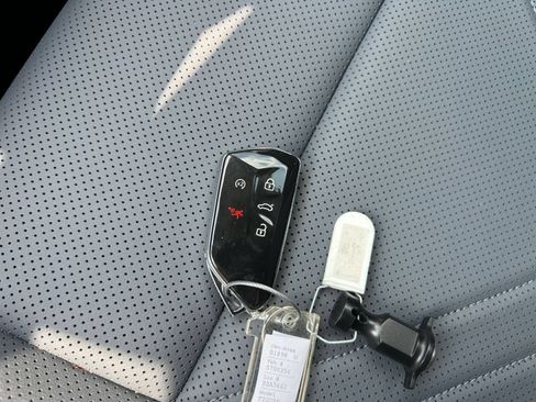 Used 2026 Volkswagen Tiguan SE AWD/4WD image 18