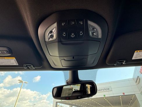 New 2026 Chrysler Pacifica Select image 12