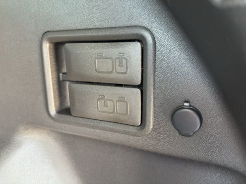 Used 2020 Chevrolet Equinox LT FWD image 34