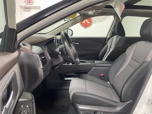 Used 2021 Nissan Rogue SV FWD image 11