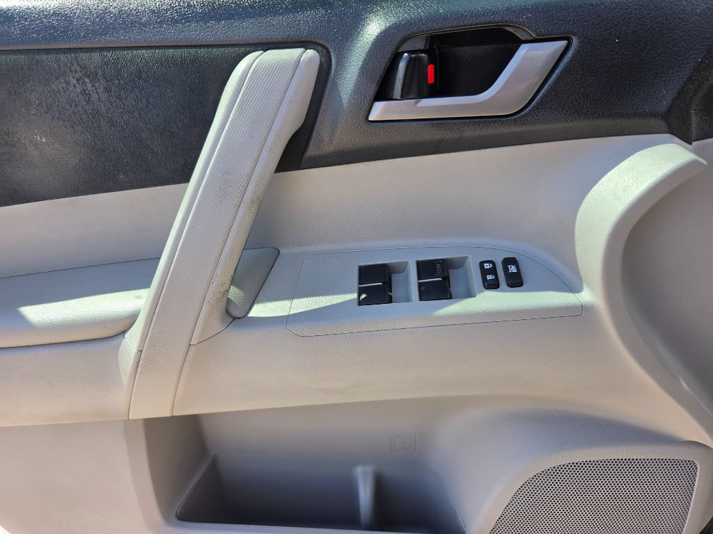 Used 2013 Toyota Highlander Plus FWD image 14