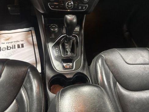 Used 2019 Jeep Cherokee Overland w/ Technology Group image 15