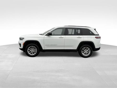 Used 2024 Jeep Grand Cherokee Laredo X image 4