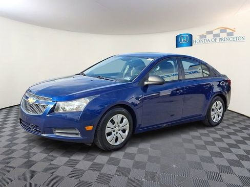 Used 2013 Chevrolet Cruze LS FWD image 3