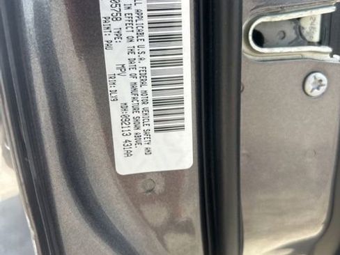 Used 2019 Jeep Cherokee Limited AWD/4WD image 35