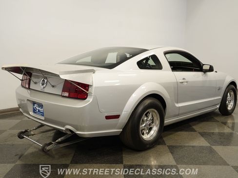 Used 2006 Ford Mustang GT RWD image 12
