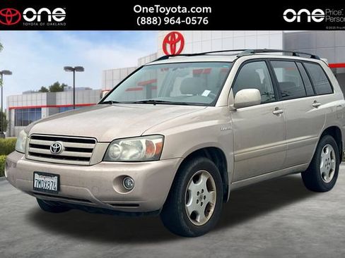 Used 2005 Toyota Highlander 2WD V6 w/ 3rd Row image 1