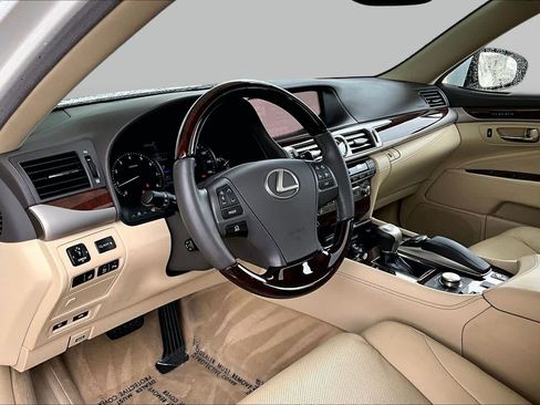 Used 2013 Lexus LS 460 w/ Comfort Pkg RWD image 15