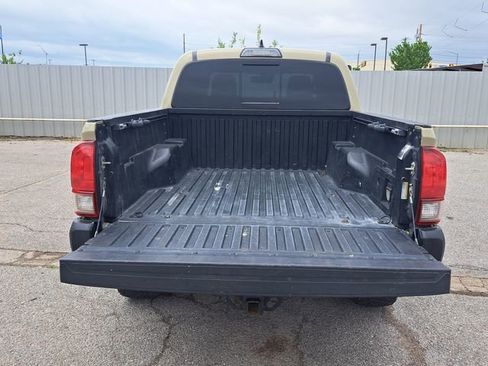 Used 2019 Toyota Tacoma TRD Off-Road image 9