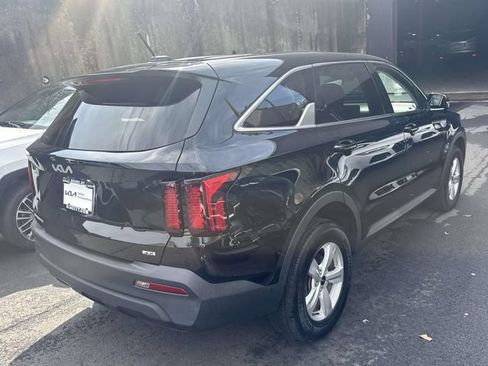 Used 2023 Kia Sorento LX AWD/4WD image 7