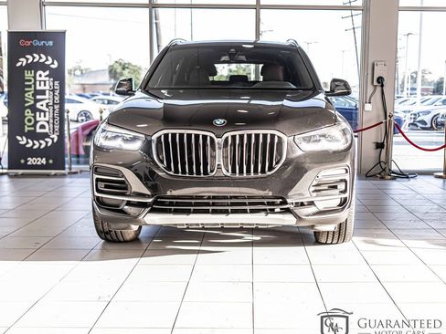 Used 2022 BMW X5 xDrive40i w/ Premium Package image 3