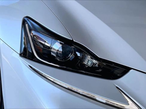 Used 2017 Lexus IS 200t w/ Premium Package RWD image 28